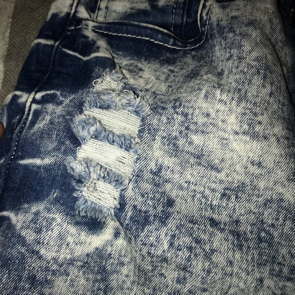 Distressed jeans - Picture 4 of 5